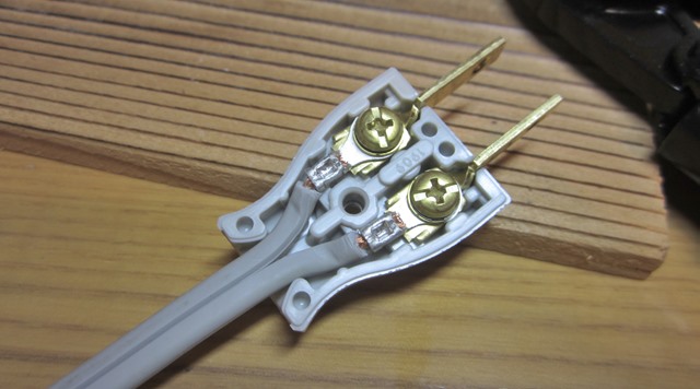 コンセントプラグ交換で断線寸前の電源コードを修理 田舎道ドットコム